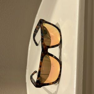 Blenders Sunglasses (Champagne Jane Polarized)